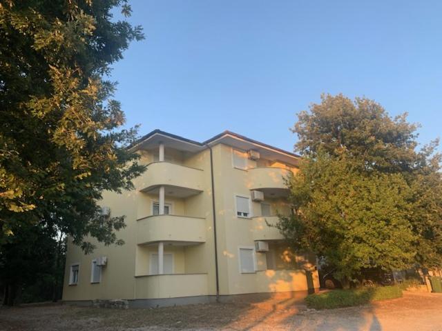 Neea Apartments Медулин Экстерьер фото
